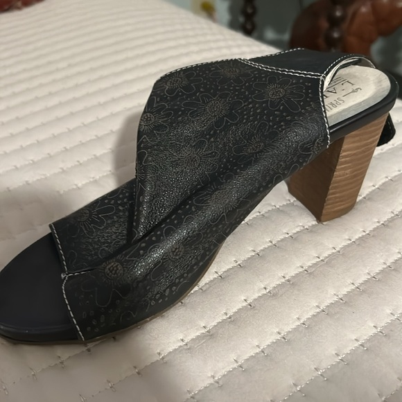 L’Artiste heeled sandals …. So comfortable - Picture 7 of 7